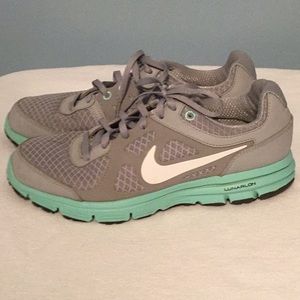 Nike Sneakers- 5🌟 Quality & Good Condition